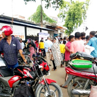 दसैँको टीका र आशीर्वाद थाप्नेको चहलपहल