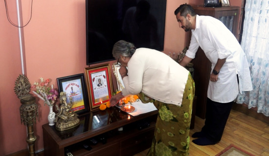 प्रधानमन्त्री कार्कीद्वारा सहिद परिवारसँग भेट