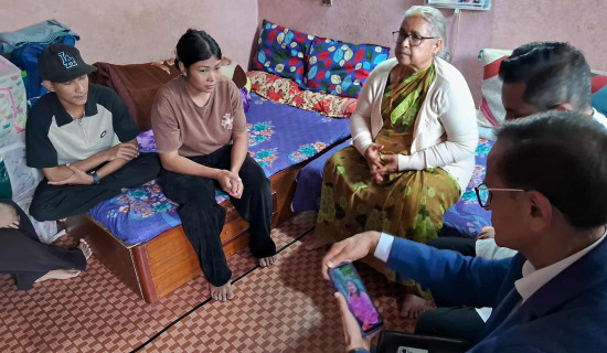जेनजी आन्दोलनका सहिदको घरमा प्रधानमन्त्री सुशीला कार्की (फोटो फिचर)
