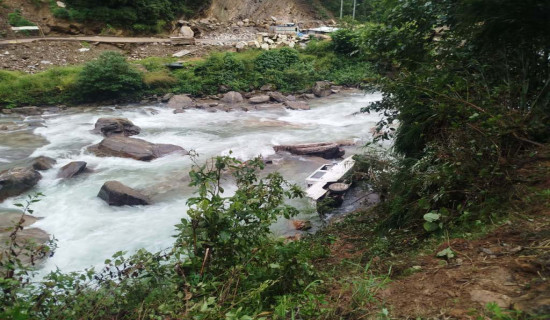 बागलुङमा सवारी दुर्घटना हुँदा एक जनाको मृत्यु, दुई जना घाइते