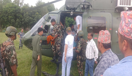 बस दुर्घटनाका घाइतेलाई सेनाको हेलिकोप्टरमार्फत् काठमाडौँ ल्याइयो