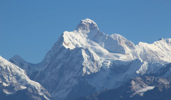कुम्भकर्ण आरोहणका लागि गएका विदेशी फर्किए