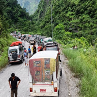 धनगढीबाट हिडेको बस बनकसबासमा दुर्घटना, २२ जना घाइते