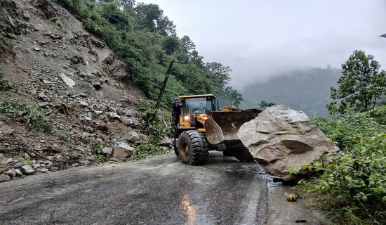 नागढुङ्गा मुग्लिन सडकका १६ स्थानमा पहिरोको उच्च जोखिम
