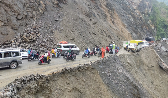 बिचैमा रोकिएका गाडी चितवनबाट काठमाडौं पठाइयो