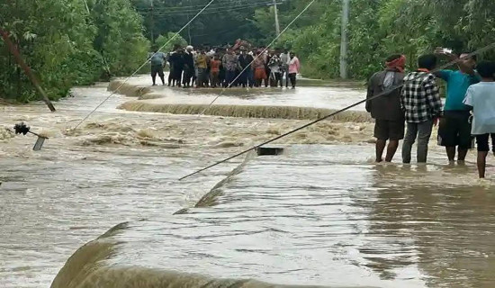बाढीले हुलाकी मार्ग बगाउँदा