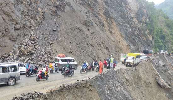 रोकिएका सवारीसाधन गन्तव्यमा पठाइयो