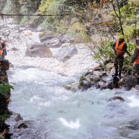 रसुवामा फसेका १२ को उद्धार, चारजनाको खोजी जारी