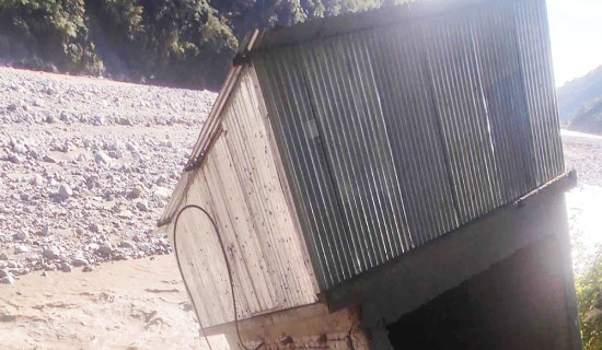 बाढीले लिफ्ट सिचाइँको पावर हाउसमा क्षति