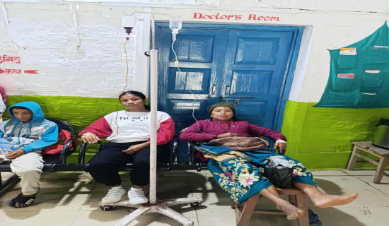 बिरामीलाई कुर्सीमा राखेर उपचार