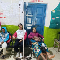 विद्यार्थीलाई पोसाक र शैक्षिक सामग्री