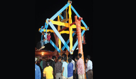 विद्यार्थीलाई पोसाक र शैक्षिक सामग्री