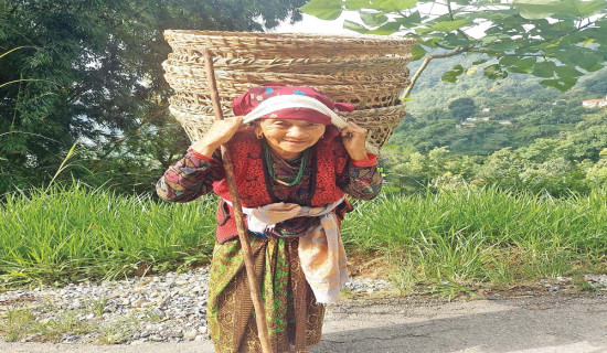 जेनजी सहिदको सम्मानमा राष्ट्रिय झन्डा झुकाइयो (फोटो फिचर)