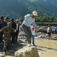 तलब माग्दै सप्तरीको खडक नगरपालिकामा तालाबन्दी, पठनपाठन ठप्प