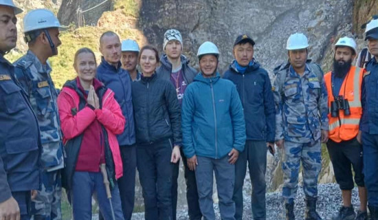 दोलखामा अलपत्र परेका चार पर्यटकको उद्धार
