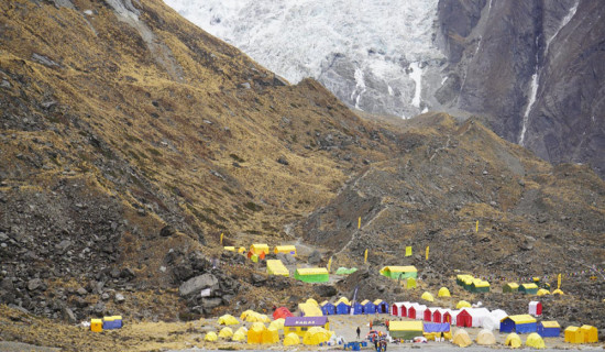 अन्नपूर्ण आधारशिविरमा धेरै पर्यटक आएपछि‍‍‍ व्यवस्थापन गर्न समस्या