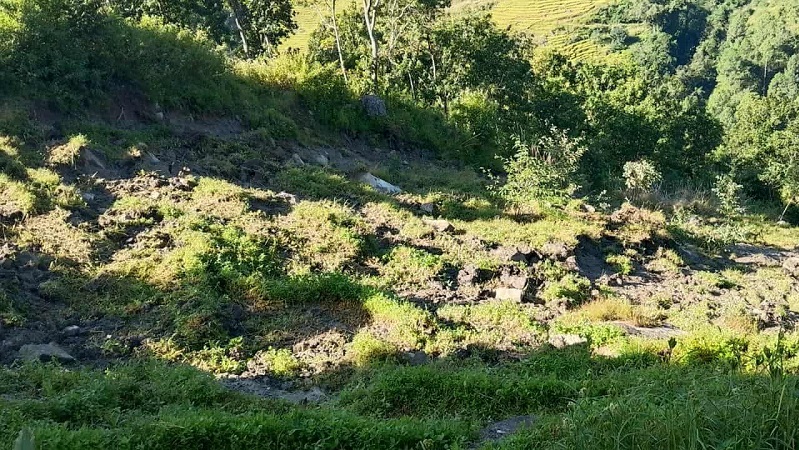 पहिरोका कारण घर जोखिममा