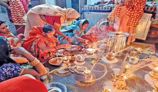 मनाइयो करवाचौथ पर्व