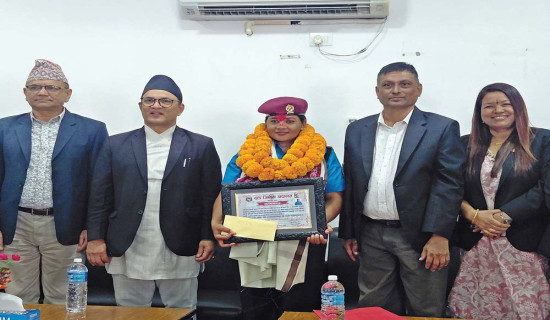 अदालत बचाउने प्रहरी सम्मानित
