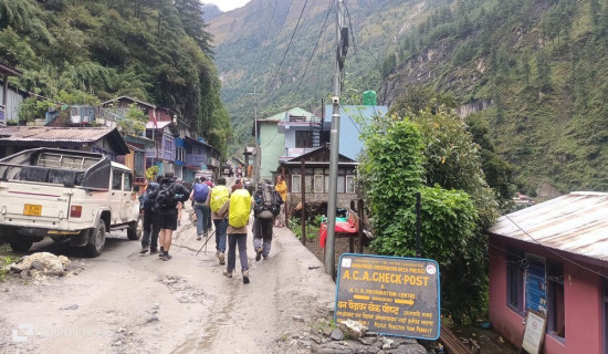 दैनिक हजार बढी पर्यटक मनाङ पुग्दै