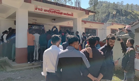 सूचना नदिएपछि गाउँपालिकामा तालाबन्दी