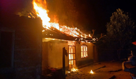 विद्युत् सर्ट भई आगलागी, घर जलेर नष्ट