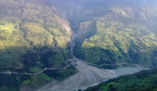 बाढीपहिरोले बस्ती जोखिममा