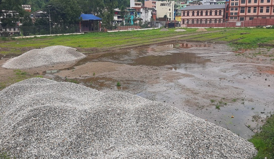 चिदीचौर खेलमैदानमा खाल्टा र निर्माण सामग्रीः सरोकारवाला निकाय मौन