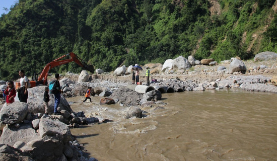 फेमे खोलामा ‘डाइभर्सन’ निर्माण हुँदै