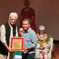 महानुभावहरू (कविता)