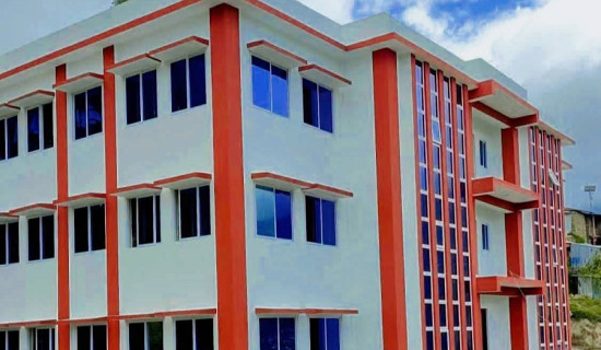 सान्नीत्रिवेणीले हटाउँदै करारका कर्मचारी