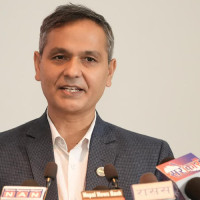 सिङ्गा तातोपानीमा स्नान गर्नेको भीड