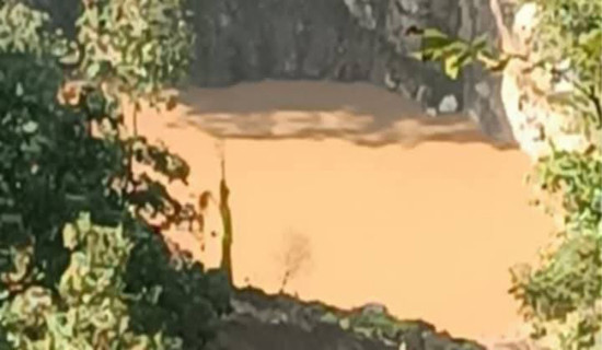 पहिरोले फेमे खोला थुनियो, सतर्कता अपनाउन आग्रह