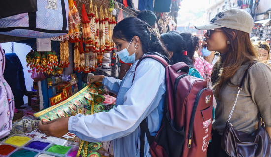 सुरक्षार्थ खटेका प्रहरीद्वारा गोली हानी आत्महत्या