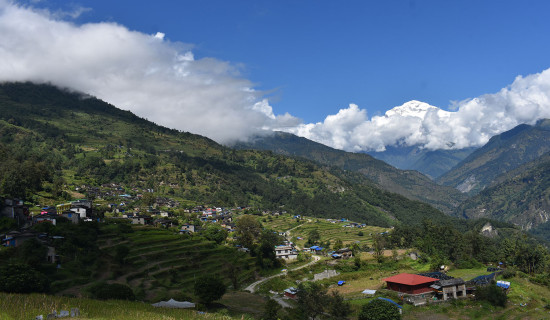 हिमालको काखमा झिँ गाउँ