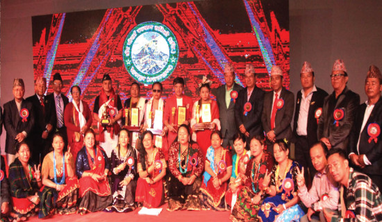 विपन्न २०० परिवारलाई न्यानो कपडा