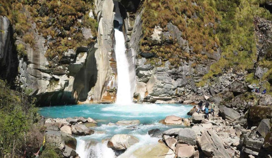 आहा फुतफुते झरना !