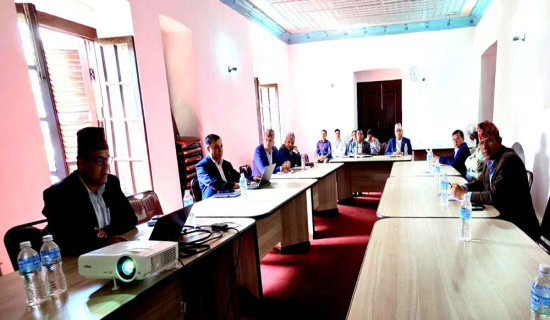 निर्धारित भाडादरभन्दा तेब्बर असुुल्दै यातायात व्यवसायी