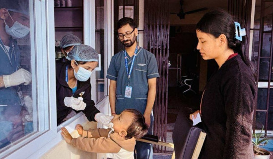 बागलुङमा ४४३ बालबालिकालाई खुवाइयो ‘स्वर्णविन्दु प्राशन’ औषधी