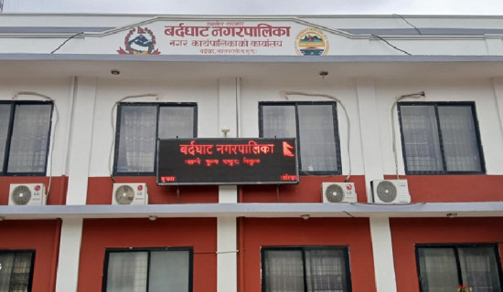 स्थानीयस्तरमै उत्पादित फूलको माला खरिद, बिक्री गर्न आग्रह