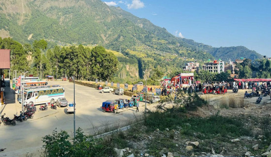 बागलुङ बसपार्कमा चहलपहल बढ्यो