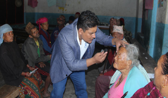 आँखा शिविरबाट तीन सय जना लाभान्वित