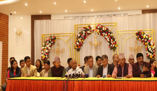 विस्थापित हुँदै रेडियो