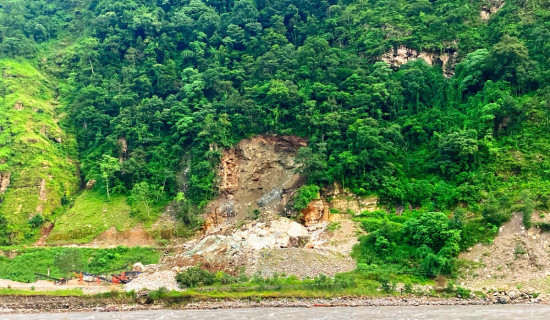 कालीगण्डकी करिडोरमा दर्जनौ पहिरो, मर्मतमै लाग्छ ८० करोड
