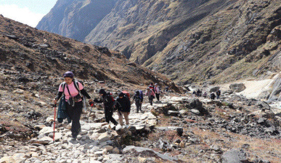 मनाङका विद्यालय खुल्न थाले