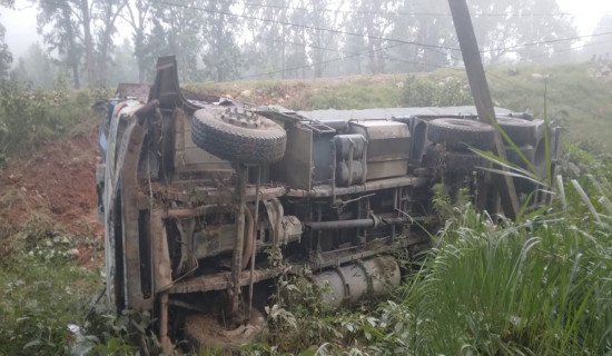 राजस्व संकलनमा थप मेहनत गर्न अर्थमन्त्रीको निर्देशन
