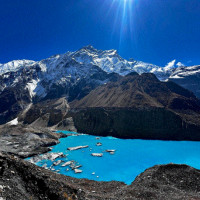 प्रधानमन्त्री ओलीद्वारा बहिनीहरूबाट टीका ग्रहण
