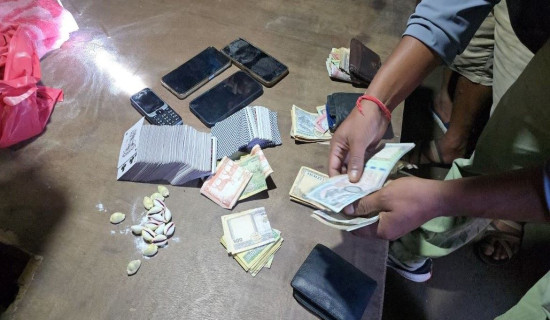 जुवा खेलिरहेका पाँच जना पक्राउ