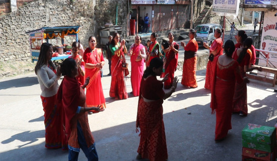 आधुनिकताले हराउँदै देउसीभैलोको मौलिकता