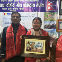 एकीकृत जाँच चौकीमा रहेका ट्रक
